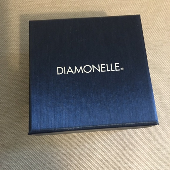 Diamonelle Jewelry Box - Picture 1 of 9